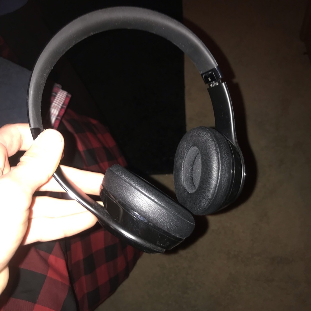 Wireless beats headphones